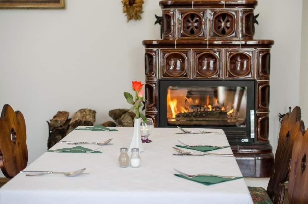 Lesni Hotel Perslak Nová Bystřice المظهر الخارجي الصورة